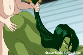 ابنة عم incredible hulk المثيرة، jennifer walters، والمعروفة أيضًا باسم she-hulk، مستعدة لإعطائك أفضل ممارسة الجنس الشرجي في حياتك.