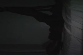 أقوم بمضاجعة نفسي أمام المنزل في الليل.